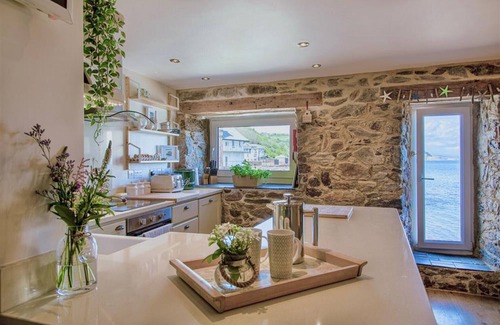 Cawsand Cottage | Emelle, Kingsand, near the water's edge