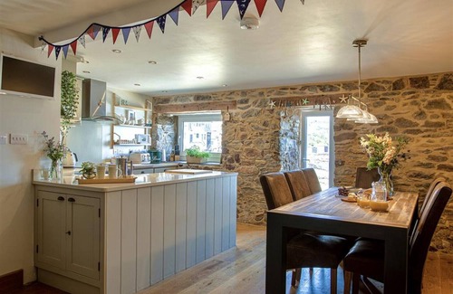 Cawsand Cottage | Emelle, Kingsand, near the water's edge