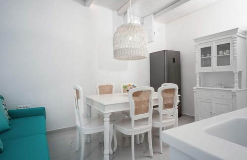 Amoudi Bay Villa | EMERALD 3BD Villa Pool & HotTub Sea/Sunset View