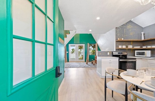 Gravois Mills House | Emerald A Lakefront and Hot Tub