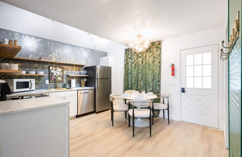 Gravois Mills House | Emerald A Lakefront and Hot Tub