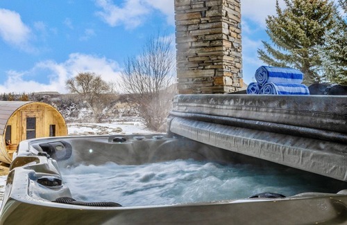 Springbank House | Emerald Bay Luxury Retreat with Hot Tub & Sauna