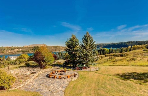 Springbank House | Emerald Bay Luxury Retreat with Hot Tub & Sauna