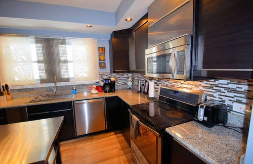 Del Mar House | Emerald Bay Walk & Cole Park Casa de Joy Uno