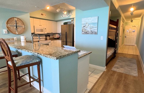 Panama City Beach Condo | Emerald Beach 4th Fl. Beachfront Balcony. Family Friendly. Food. Bar. Starbucks.
