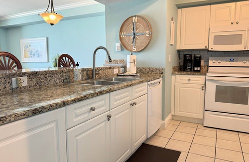Panama City Beach Condo | Emerald Beach 4th Fl. Beachfront Balcony. Family Friendly. Food. Bar. Starbucks.