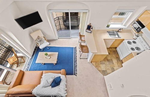 Lower Queen Anne Apartment | Emerald City Pentouse