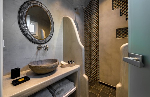 Karterados Hotel | Emerald Collection Suites