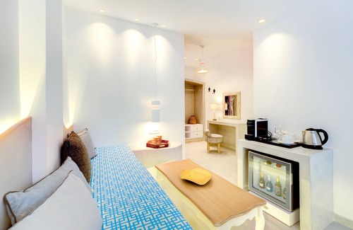 Karterados Hotel | Emerald Collection Suites