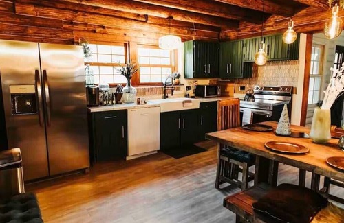 Lenox House | Emerald Gabel Cabin in Salem, MO