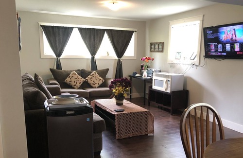 Charlottetown House | Emerald Gem near downtown, park and river, front & back yard