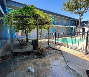 South Manchaca Apartment | Emerald Gem SoCo Condo
