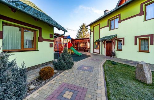 Mykulychyn Apartment | Emerald House