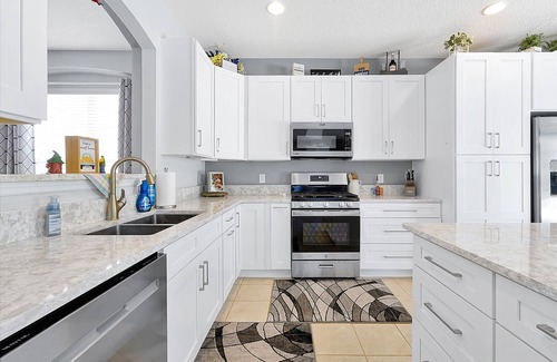 West Kissimmee Villa | Emerald Island Resort 6 Bed Pool & Spa-10min to Disney!