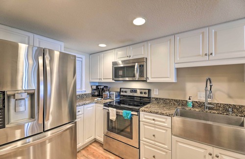 Emerald Isle Condo | Emerald Isle Condo w/Direct Access to Ocean!