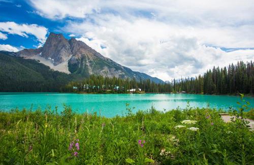 Field Resort | Emerald Lake Lodge