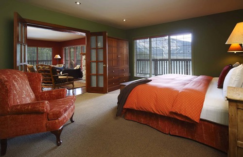 Field Hotel | Emerald Lake Lodge