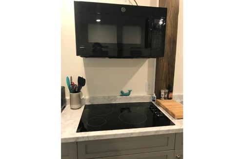 Emerald Isle Apartment | Emerald Mermaid cozy studio apt private beach access including parking & shower
