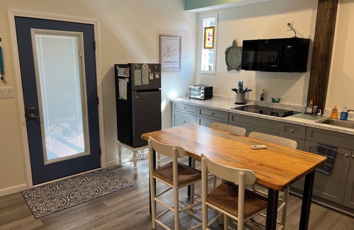 Emerald Isle Apartment | Emerald Mermaid cozy studio apt private beach access including parking & shower
