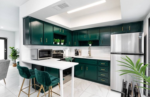 Garden Isles House | Emerald Oasis - Stylish 2BD Near Beach & Hwy I-95