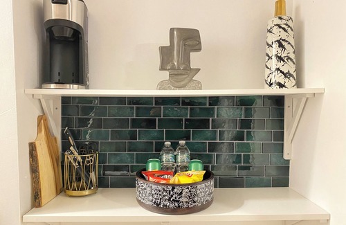 Teaneck Apartment | Emerald Oasis, Stylish & Clean close to NYC & airports