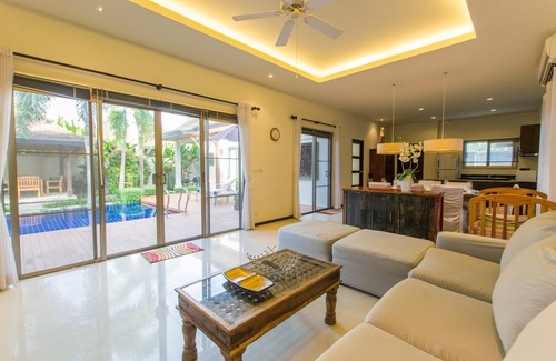 Rawai House | Emerald Pool Villa