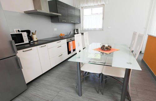 Volarje House | Emerald SOCA Apartment