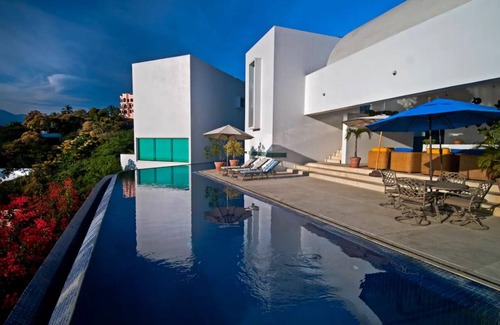 La Punta Apartment | Emerald Villa. Luxury beach house in Manzanillo