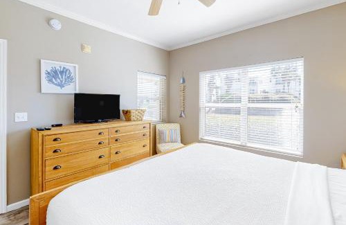 Frangista Beach Apartment | Emerald Waters #108