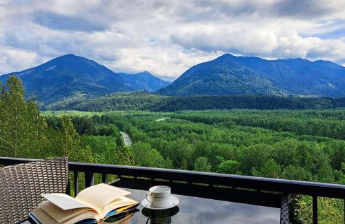 Promontory House | EmeraldRidge Retreat - 180 Degree Amazing View & Firepit & BBQ