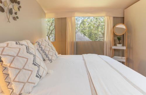 Maruleng Cabin | Emhosheni River Lodge