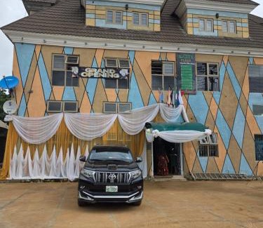 Adabi Hotel | Emike Luxury Hotel & Suites