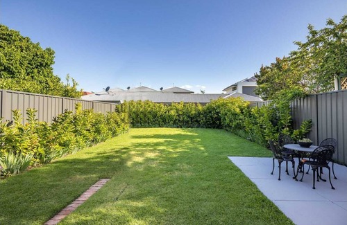 Mile End House | Emilias' Place - Mile End - City Fringe