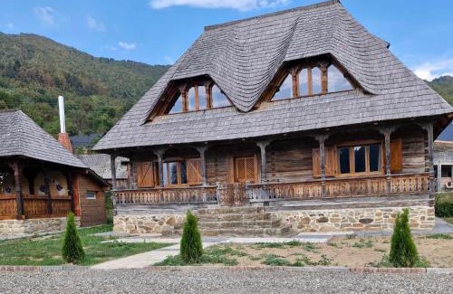 Birsana House | Emma's Lake Houses