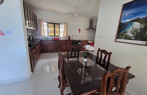 Mahe Island Villa | Emma's Self-catering Villa : 3-ensuite bedrooms, pool, garden & nearby beaches.