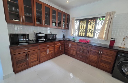 Mahe Island Villa | Emma's Self-catering Villa : 3-ensuite bedrooms, pool, garden & nearby beaches.