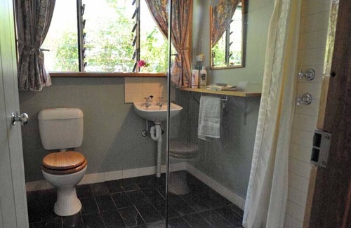 Burra Bed & Breakfast | Emma Tiver Heritage Cottage -restored Miner's Cottage - step back to circa 1856