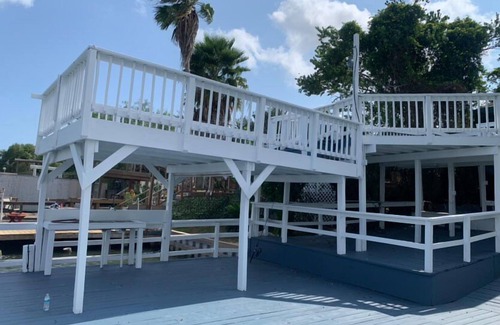 Arroyo City Cabin | EMMA’S COTTAGE; WATERFRONT FISHING PIER