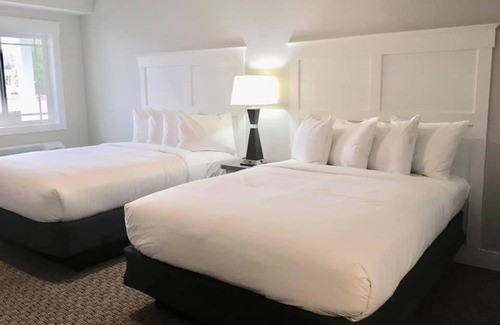 Empire Hotel | Empire Lakeshore Inn