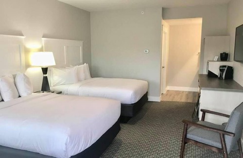 Empire Hotel | Empire Lakeshore Inn