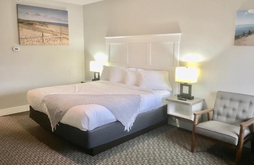 Empire Hotel | Empire Lakeshore Inn