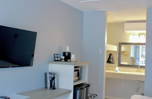 Empire Hotel | Empire Lakeshore Inn
