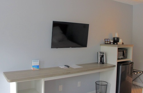 Empire Hotel | Empire Lakeshore Inn