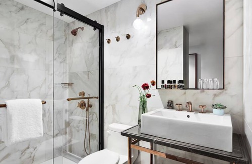 Midtown Hotel | Empire State View Double Double | Hotel Hendricks | Pets are Welcome