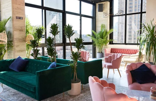 Midtown Hotel | Empire State View Double Double | Hotel Hendricks | Pets are Welcome