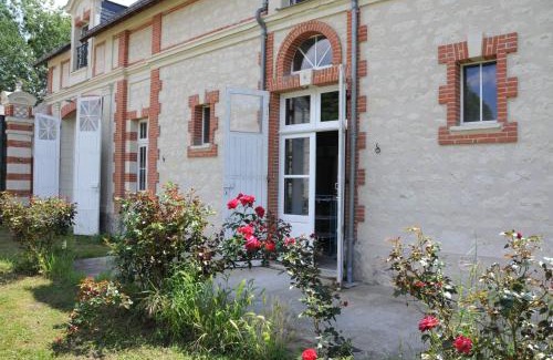 Brain-sur-Allonnes Other | EMPLACEMENT BUCOLIQUE DE CAMPING dans le parc du château - Attention tente et matériels non fournis et sans possibilité de faire courir une rallonge pour se raccorder à l'électricité