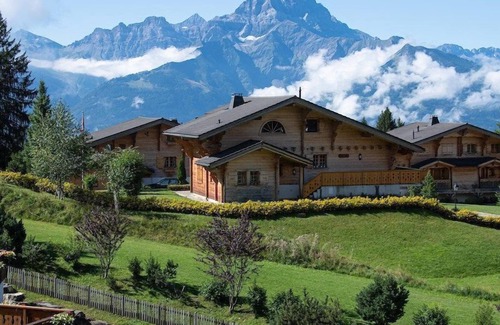 Villars-sur-Ollon Condo | Emplacement de Choix pour 16 | Wi-Fi Gratuit + Spa