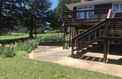 Emporia House | Emporia Lakehouse - gravel bike, disc golf, ah-quietn