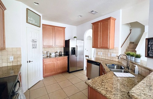 Spring House | 🤩EMPOWER House! WOODLANS Location! Beautiful patio and KIDS corner. 8 Beds