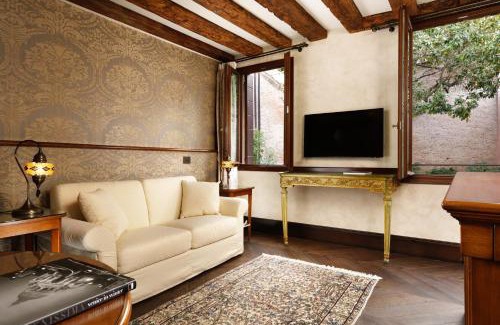 Santa Croce Apartment | Empress Theodora Apartments